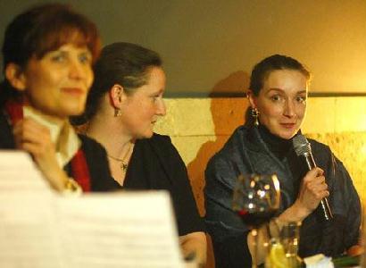 FOTÓ: ROHONYI D. IVÁN – Hölgykoszorú a Bulgakovban: Lévai Anikó, Molnár-Bánffy Kata és Ugron Zsolna