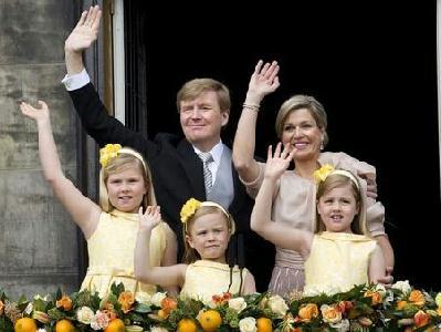 Az új holland király családjával