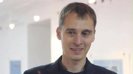 Károly Sándor Áron a kreativitás eszközeként tekint a fegyverekre - HANKÓ RENÁTA DALMA