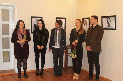 Mira Marincas Gll Emke Virgins Andrea Mihlydek Krisztina s Lszl Levente a megnyitn - HORVTH LSZL