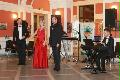 A Kolozsvári Magyar Opera művészeinek fergetes előadása (Szabó Levente,  Barabás Zsuzsa, Sándor Csaba, zongorán kísért: Nagy Gergő. Veres Ágnes fotója)