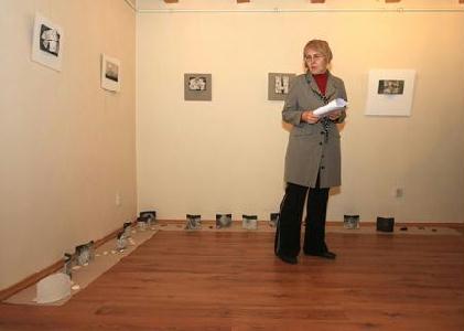 FOTÓ: ROHONYI D. IVÁN– Forró Ágnes a meztelen raku technikájáról mesélt a jelenlévőknek