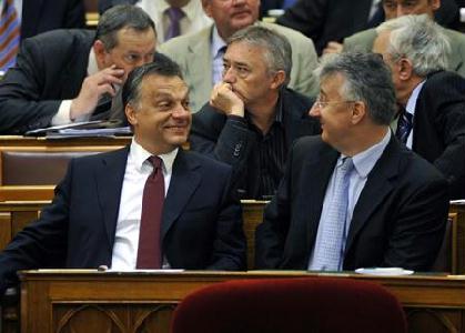 FOTÓ. AGERPRES – Orbán Viktor és Semjén Zsolt: elégedett mosoly a kezdeményezők arcán